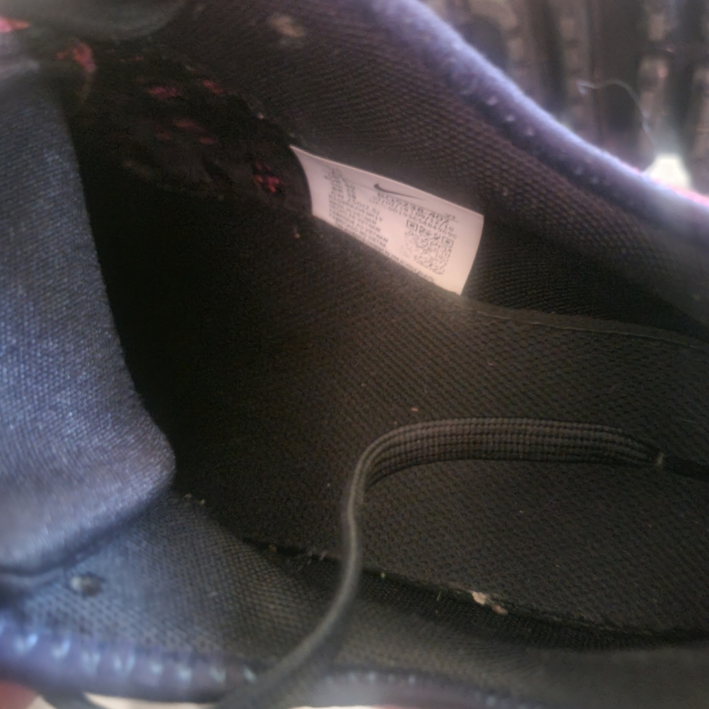 Nikes - Picture 4 of 6